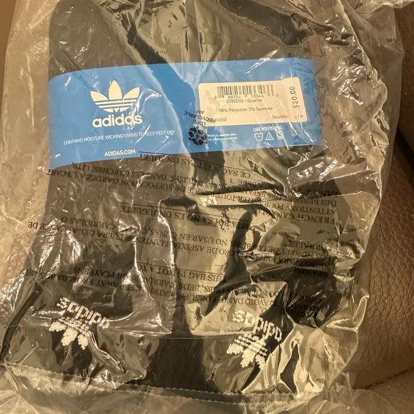 New Unopened Adidas 6 Pair Quarter Socks - Picture 7 of 8